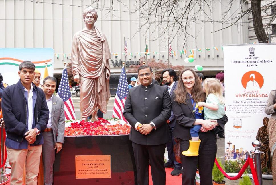 Mayor Katie Wilson attends Seattle statue unveiling of Swami Vivekananda