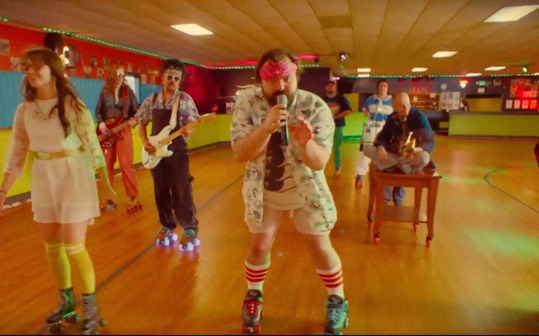 Henry Mansfield sings for his new music video while skating on a roller rink.