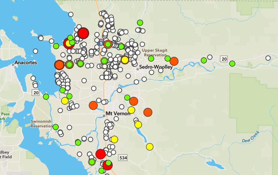 Map of water quality data in Skagit County with red, green and yellow dots representing bacteria levels