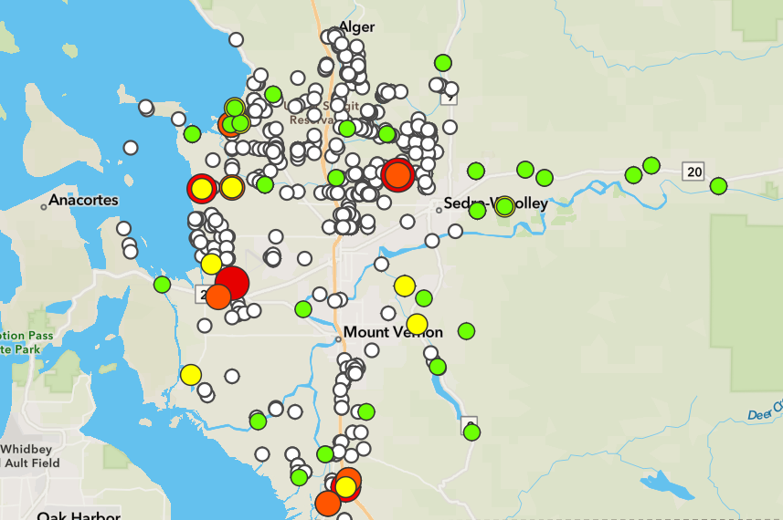 Map of water quality data in Skagit County with red, green and yellow dots representing bacteria levels.