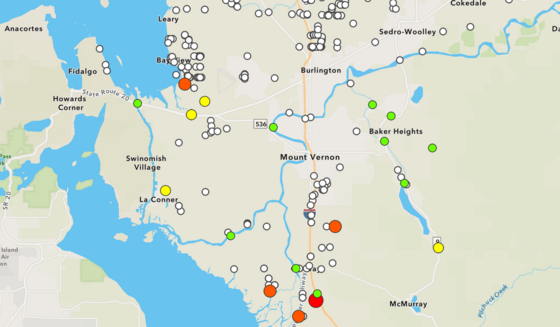 Map of water quality data in Skagit County with red, green and yellow dots representing bacteria levels.