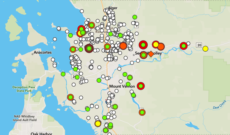 Map of water quality data in Skagit County with red, green and yellow dots representing bacteria levels.