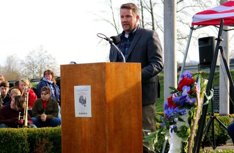 Councilmember Low speaking at Veterans Wall Memorial