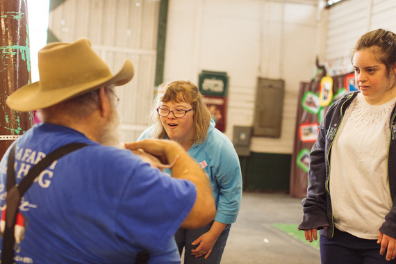 People interacting with a pig at the Evergreen State Fair Morning of Dreams
