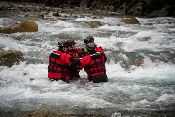 Paine Field Fire Water Rescue Team trains in Skykomish River
