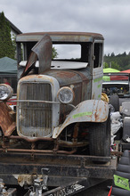 Picture of old rusty truck 