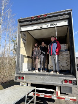 Councilmember Mead visits the Hope Creek Food Bank