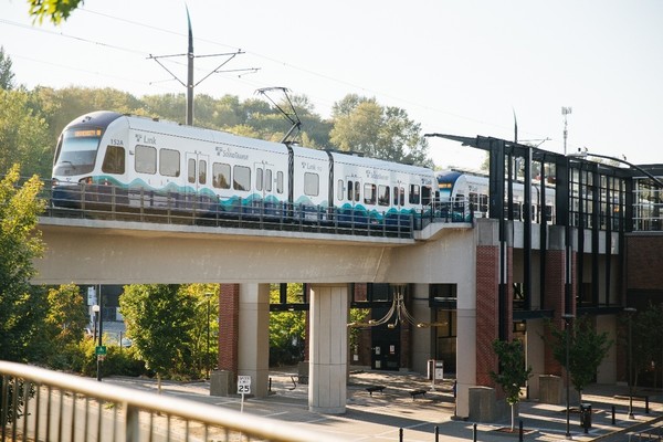 Photo of Link Light Rail train crossing an overpass, Everett Link Extension