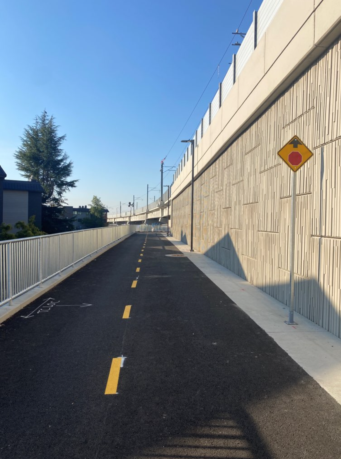 Photo of Multiuse path facing south.