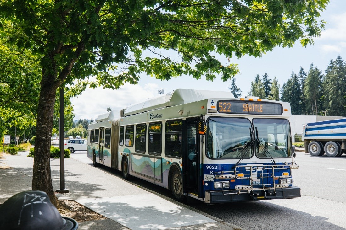 Photo of Sound Transit 522 express bus making a stop on SR 522, Stride S3 Project update