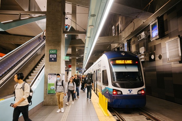 Photo of people exiting the Link Light Rail train at a station