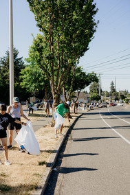 Oscar's Enemies litter pick up event in District 5