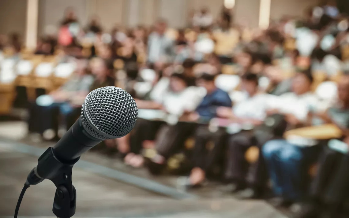 microphone picture showing a public comment setting