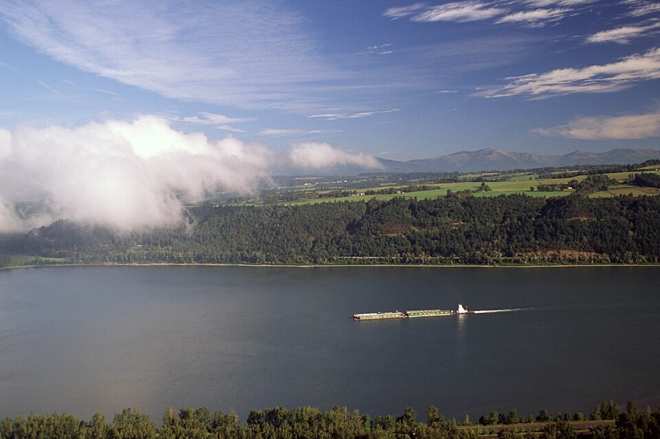 Tugboat on Columbia River.