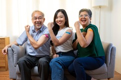 three people vaccination
