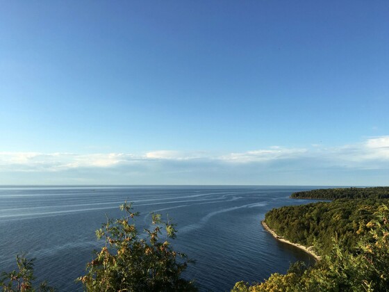 a view of the green trees and blue water at Peninsula state park