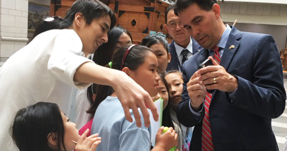 Governor showing Wisconsin to Korean children